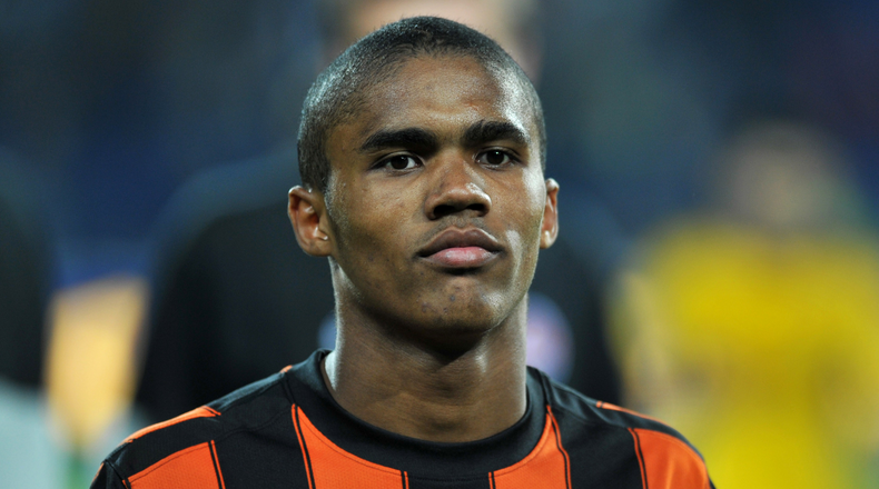 Douglas Costa linked with Chelsea move