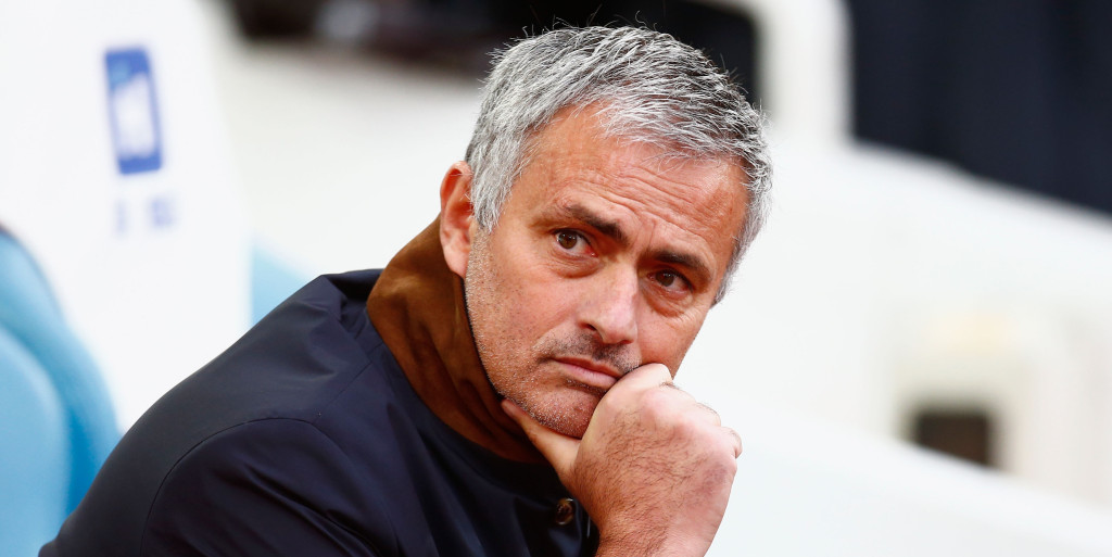 Chelsea legend gives Mourinho his backing