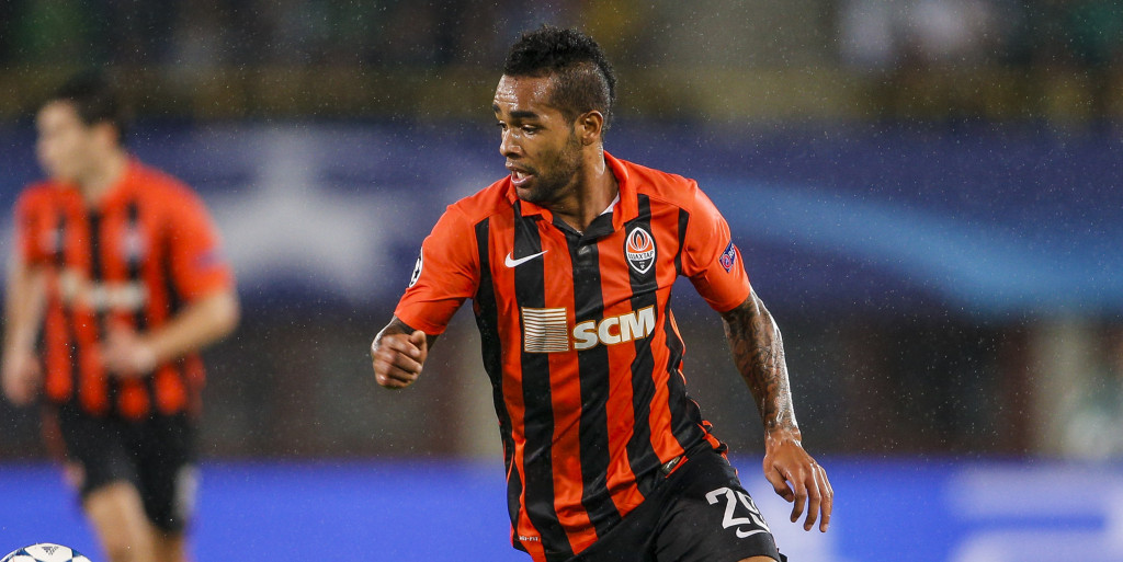 Chelsea agree deal for Alex Teixeira