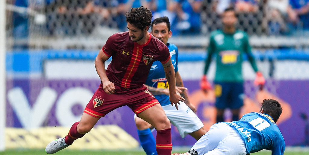 Pato seeks advice from Willian and Amelia
