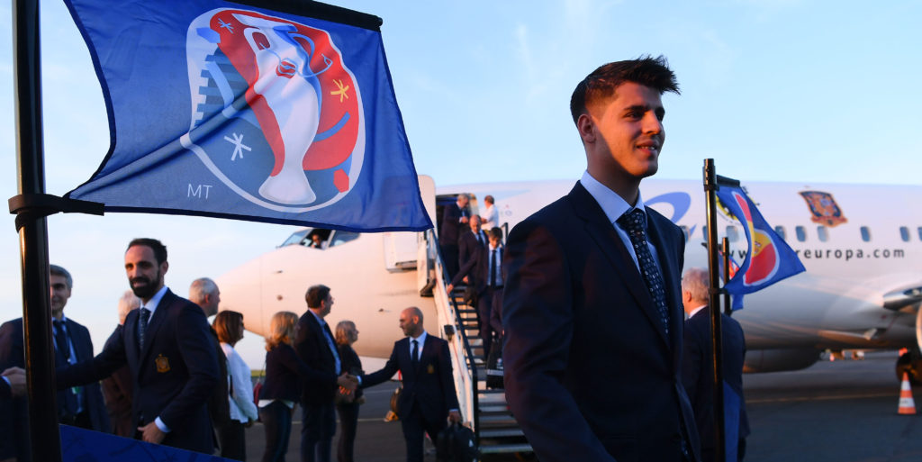 Straight race between Chelsea and United for Morata