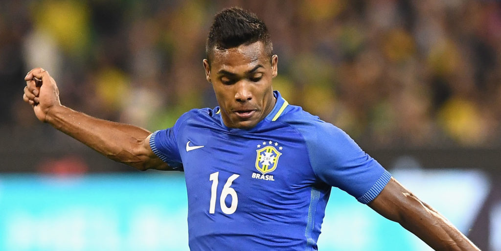 Juventus reluctant to sell Alex Sandro after big departures