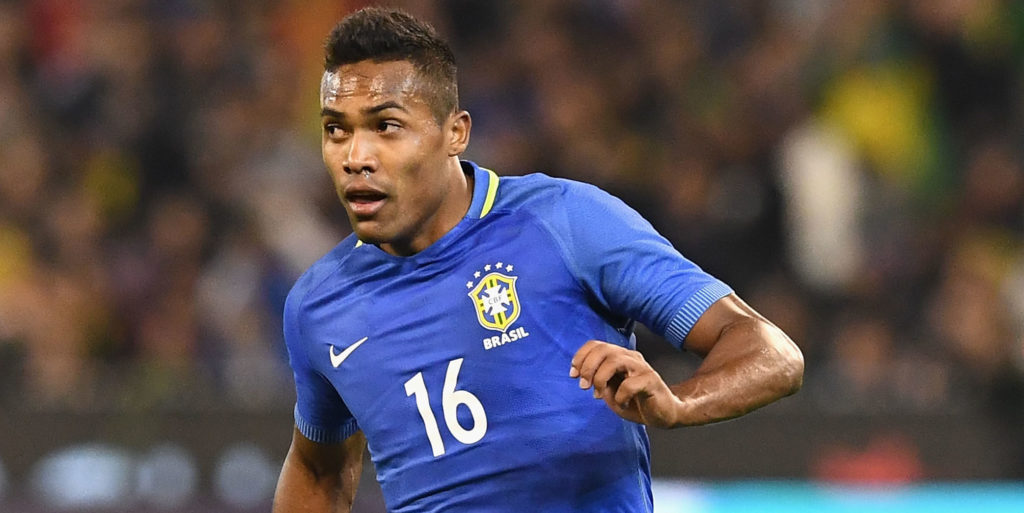 Alex Sandro must request transfer to join Chelsea