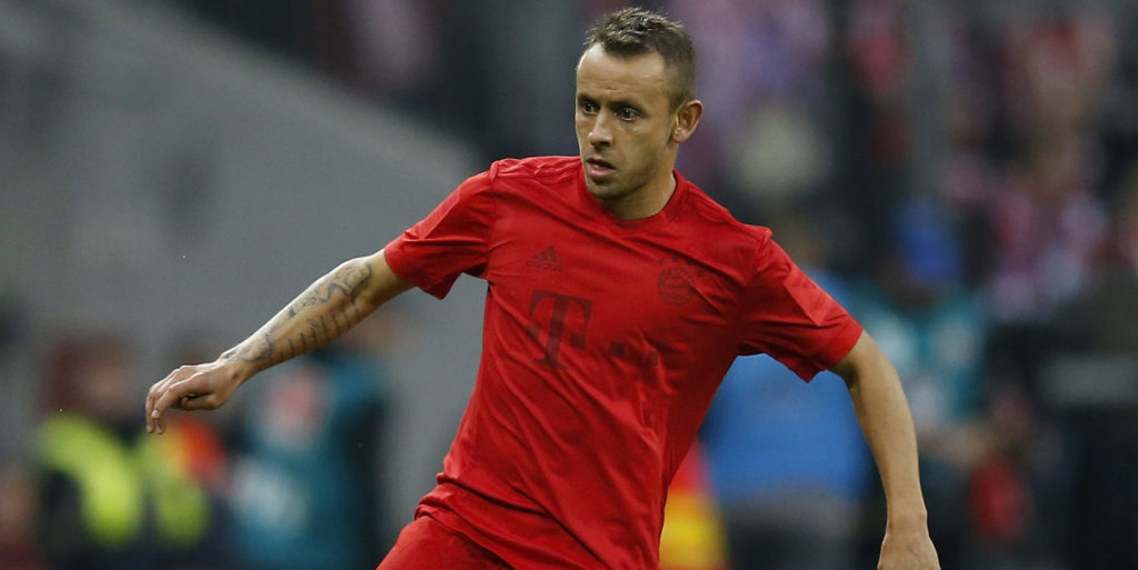 Chelsea make late move for Bayern defender Rafinha
