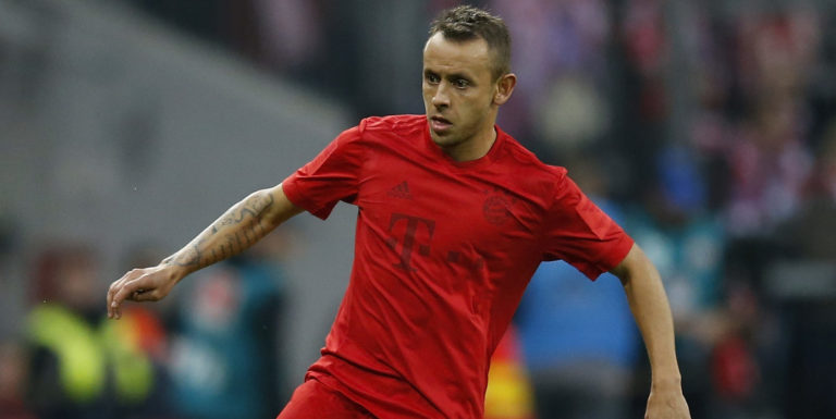 Chelsea make late move for Bayern defender Rafinha