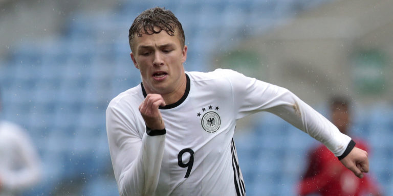 Jann-Fiete Arp plays down Chelsea transfer