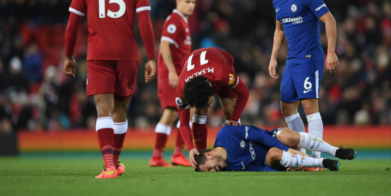 Hazard takes a break in training after kicks during match