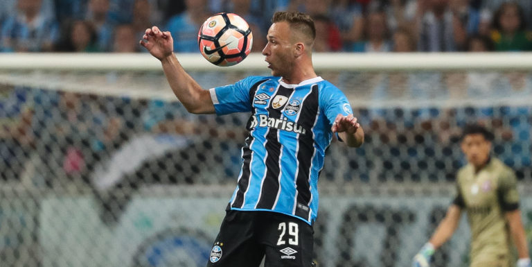 Chelsea, Madrid and Barca interested in Arthur