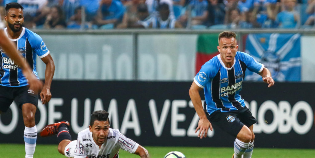 Chelsea continue to monitor Arthur