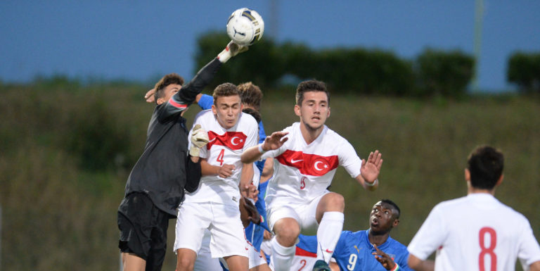 Juventus join Chelsea in race to sign Berke Ozer