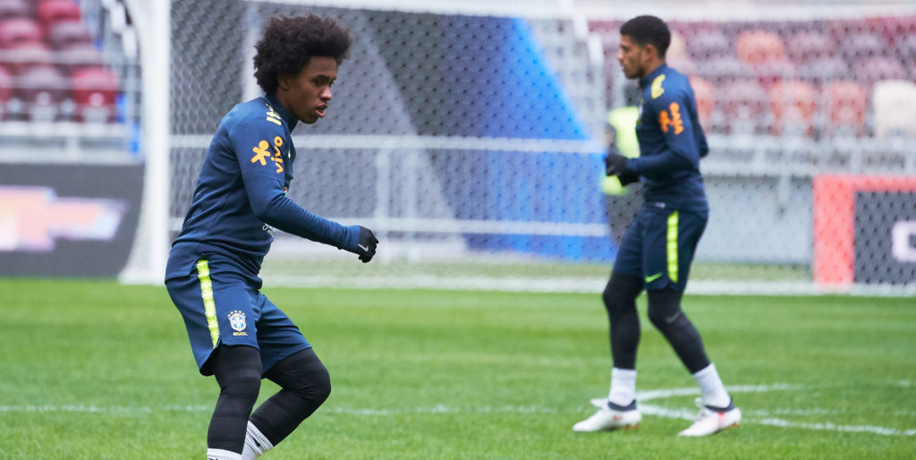 Barcelona identify Willian as Griezmann alternative
