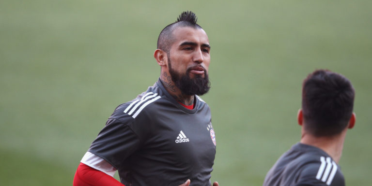 Chelsea to fight United for Vidal signature