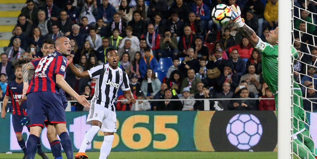 Juventus to offer Alex Sandro contract extension