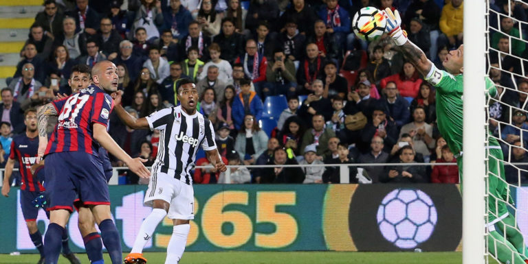 Juventus to offer Alex Sandro contract extension