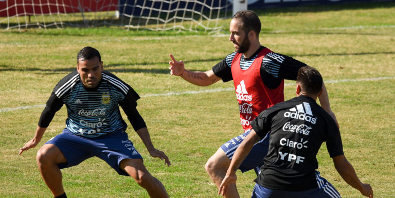 Juventus set to demand €63m for Chelsea target Higuain