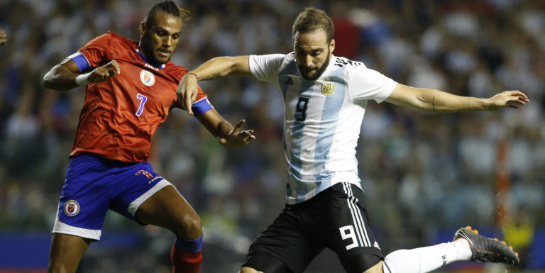 Pundit says Higuain will join Chelsea on one condition