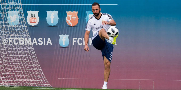 Chelsea make contact with Gonzalo Higuain’s agent