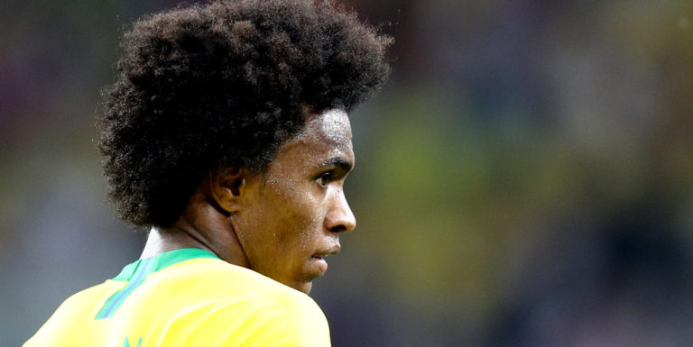 Chelsea turn down £50m bid for Willian from Barcelona