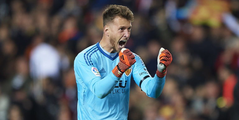 Chelsea consider Neto move as alternative transfer target