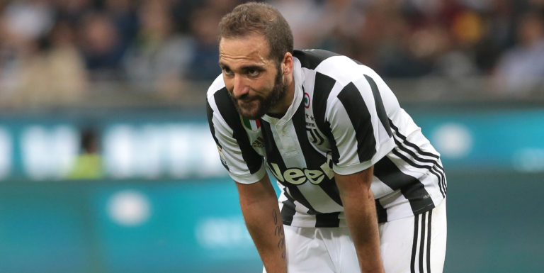 Higuain would prefer to stay in Italy amid Milan interest