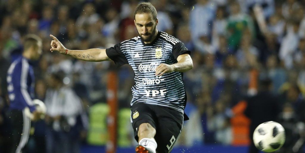 Higuain’s agent denies rumours of a move to Chelsea