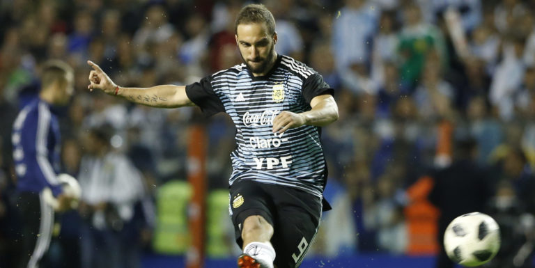 Higuain’s agent denies rumours of a move to Chelsea
