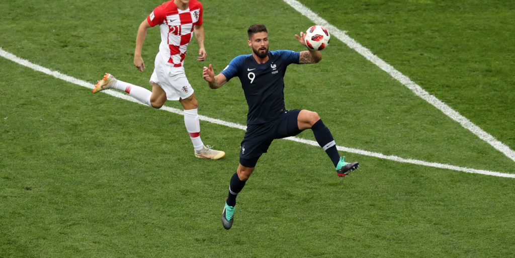 Giroud to extend stay at Chelsea