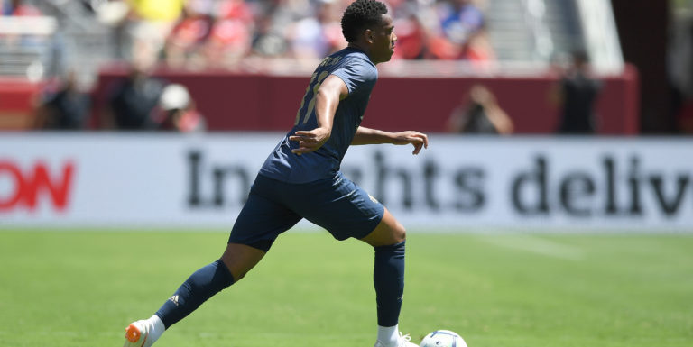 Chelsea warned about potential Willian and Martial swap deal