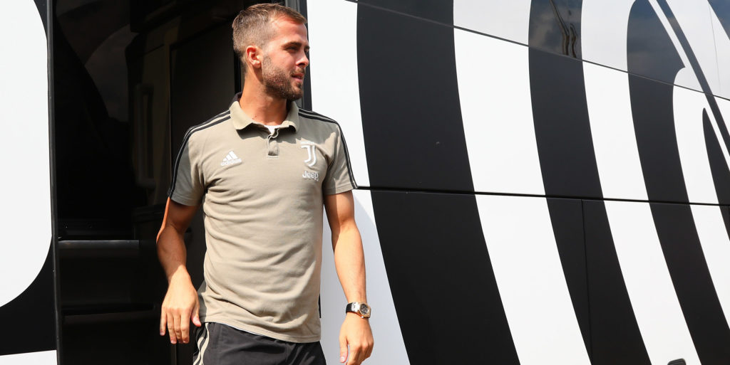 Chelsea target Pjanic pens bumper new Juventus deal