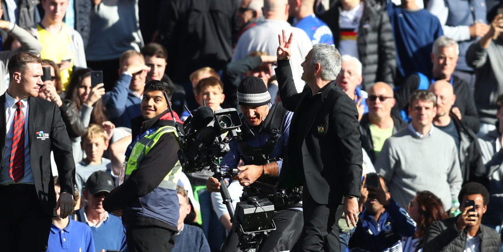Sarri urges Chelsea fans to show respect to Mourinho