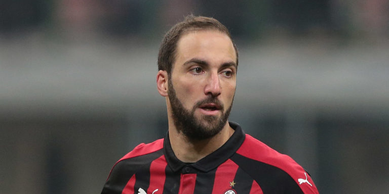 Sarri looking to bring Higuain to Chelsea in January