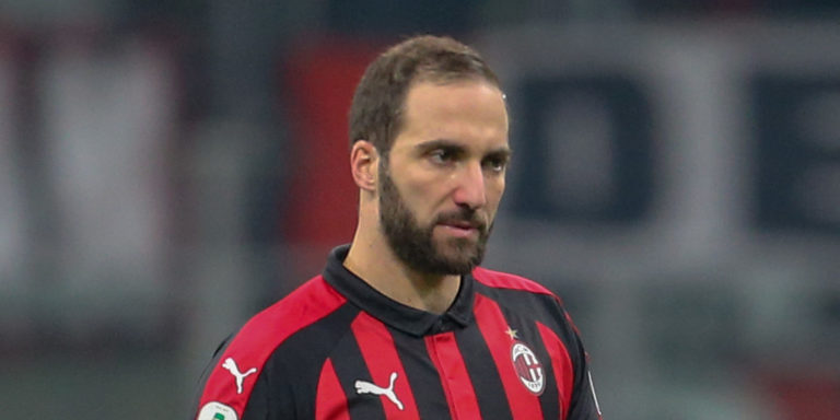 Higuain reportedly due in London tomorrow ahead of Chelsea move