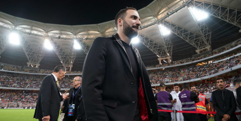 Chelsea could be without Higuain for Tottenham clash