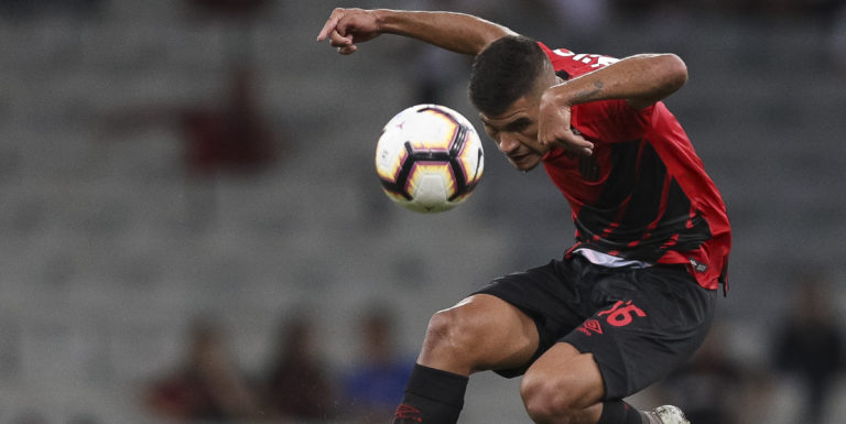 Chelsea keen to sign Brazilian midfielder Guimaraes