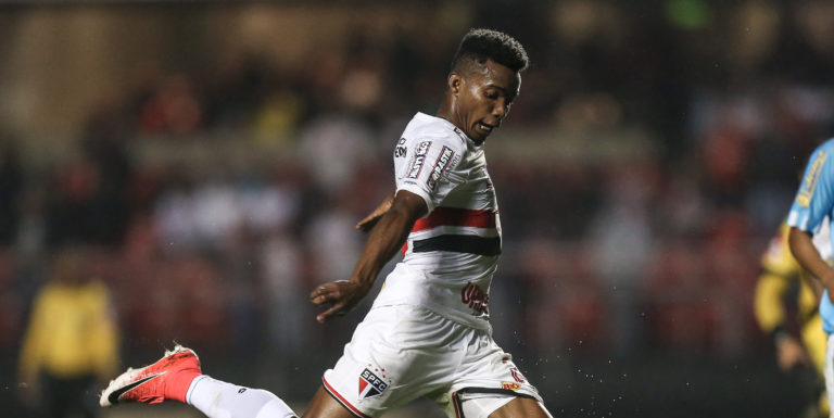 Chelsea eye Thiago Mendes swoop