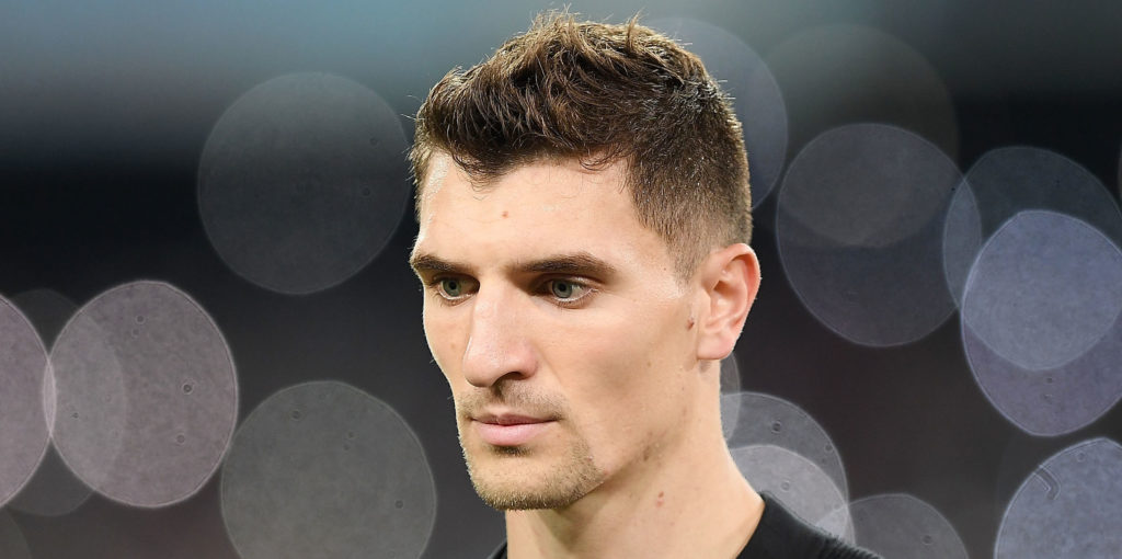 Chelsea target Meunier wants to stay at PSG
