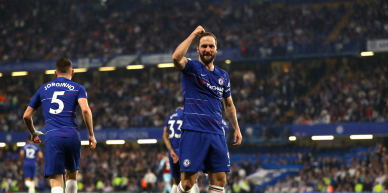 Higuain open to Chelsea stay if Sarri is at the club