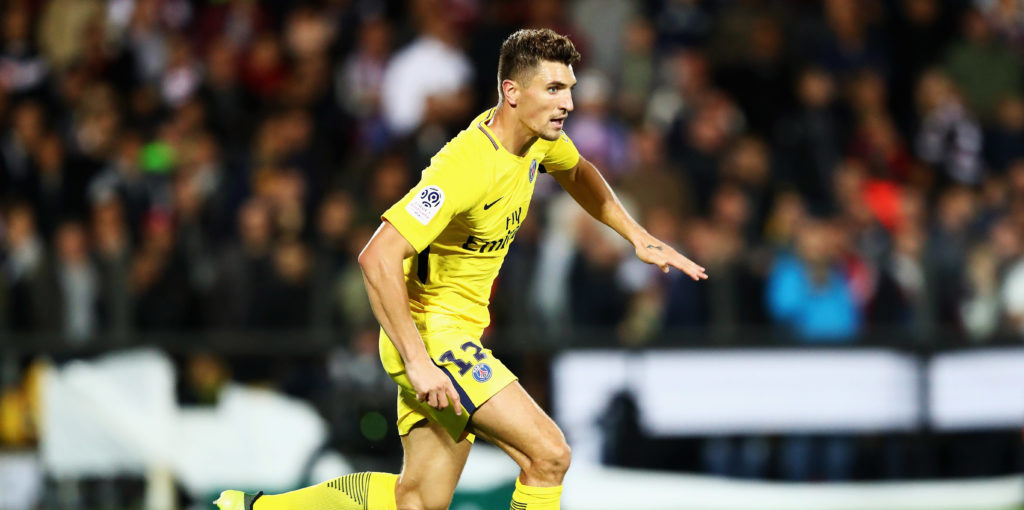 Everton table contract offer to Chelsea target Meunier
