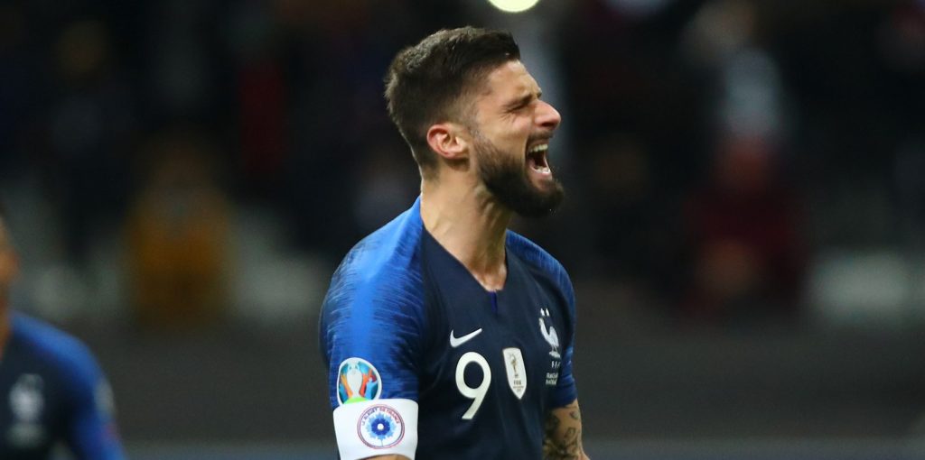 France boss Deschamps thinks Chelsea are missing a trick by not playing Giroud