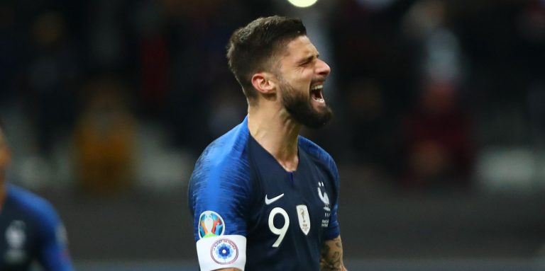 France boss Deschamps thinks Chelsea are missing a trick by not playing Giroud