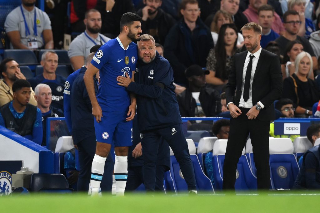 Armando-Broja-prepares-to-come-on-for-Chelsea