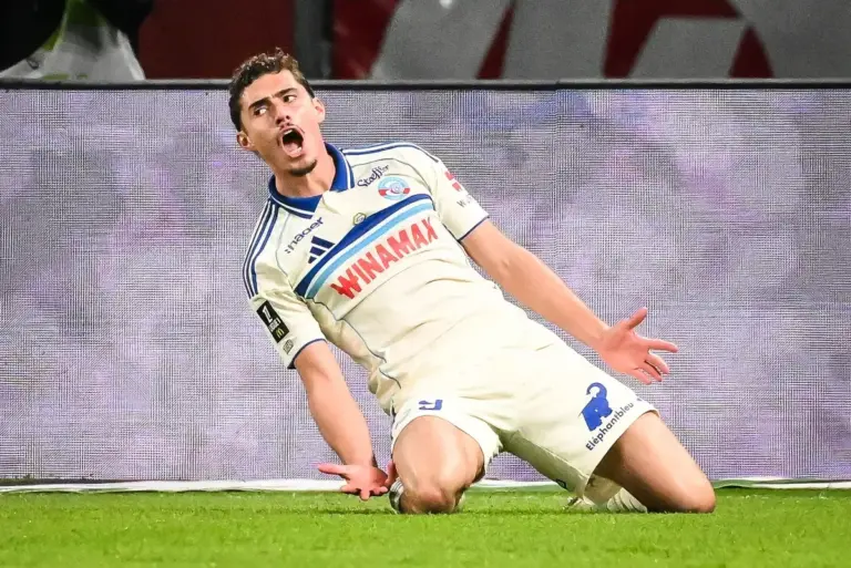 Bad news for Chelsea as striker target suffers ACL injury