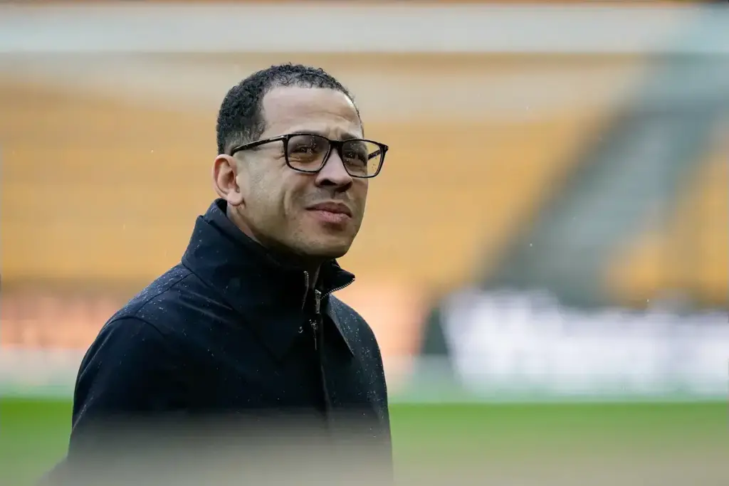 ‘Serious concerns’ – Sky Sport drop update on Liam Rosenior’s Chelsea future