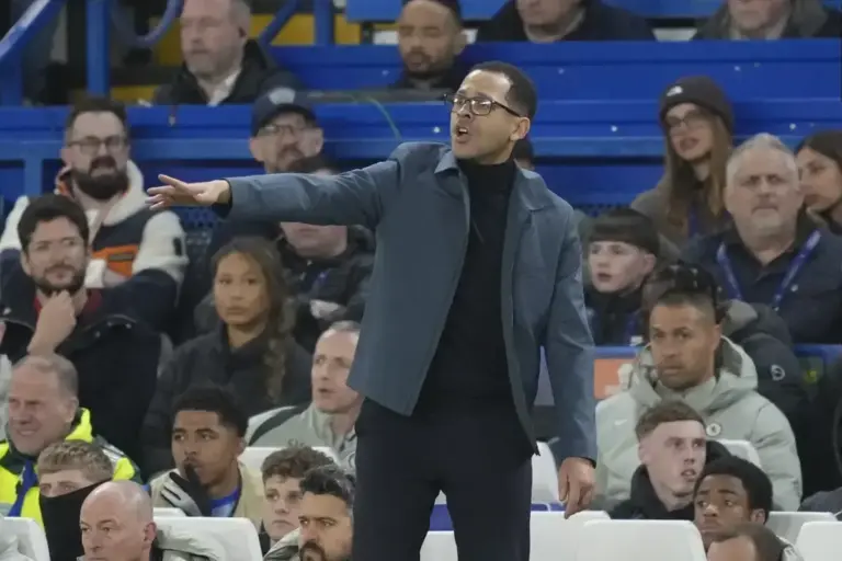 ‘Deserved to start’ – Chelsea fans don’t like Liam Rosenior decision vs Everton