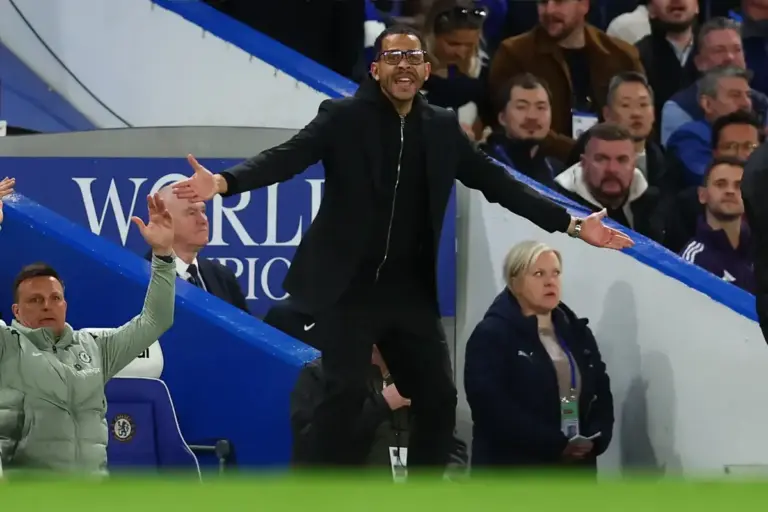 Chelsea fans unhappy with baffling Liam Rosenior decision vs Man Utd