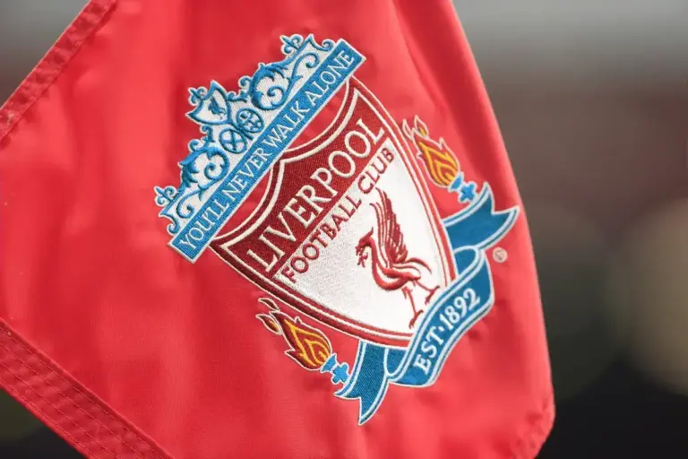 Chelsea hold talks and weighing up offer for Liverpool player