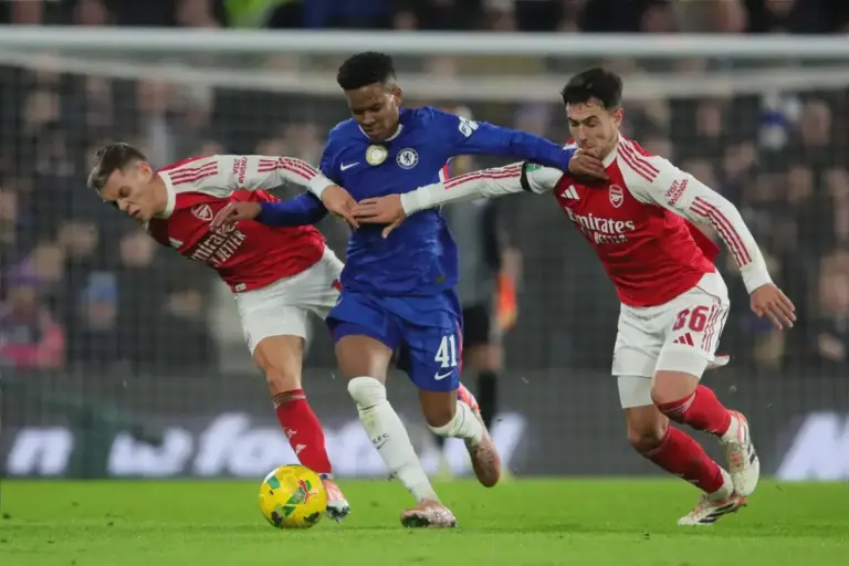 Estevao Willian Chelsea position: Estevao Willian playing for Chelsea against Arsenal