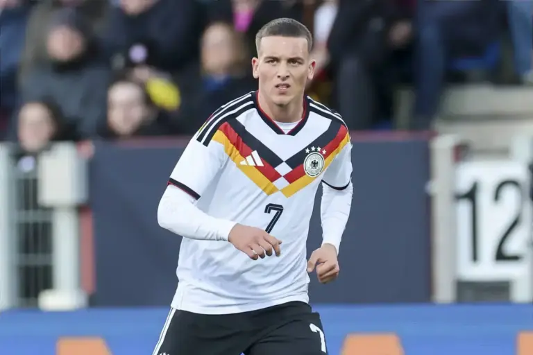 Chelsea twist in race to sign €50 million-rated German winger