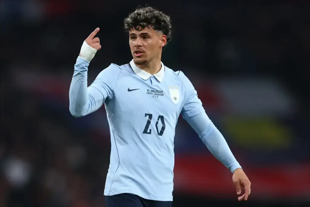 Chelsea interested in signing Uruguayan international left-back