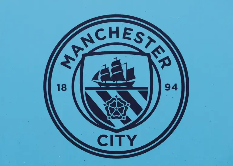 Chelsea want to sign experienced Manchester City centre-back
